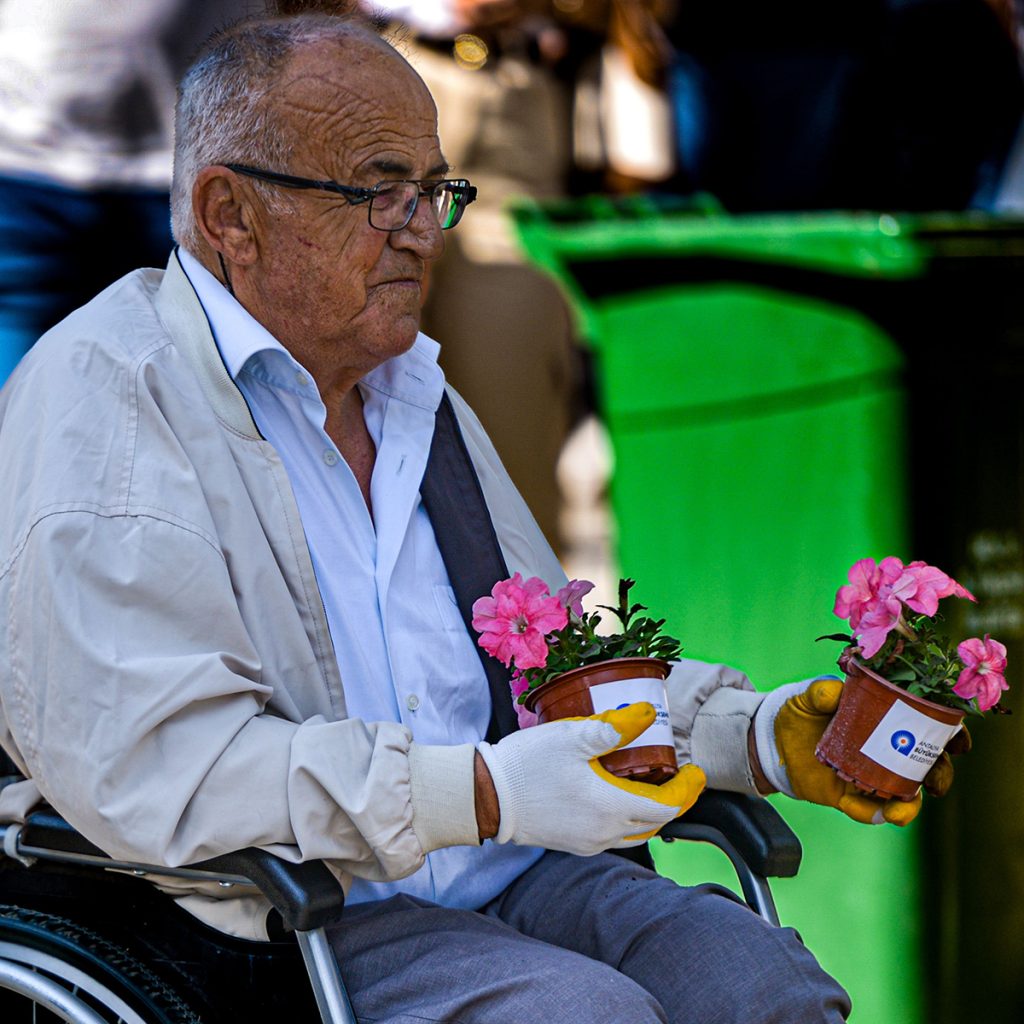 Best Gardening Gifts for Seniors with Limited Mobility pexels emin alper 2161785125 38152472