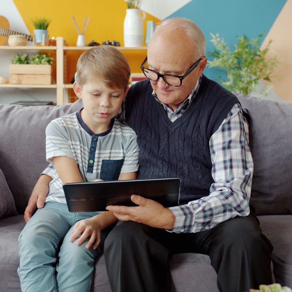 Review: Digital Picture Frames that Auto-Update for Grandparents pexels silverkblack 36764651