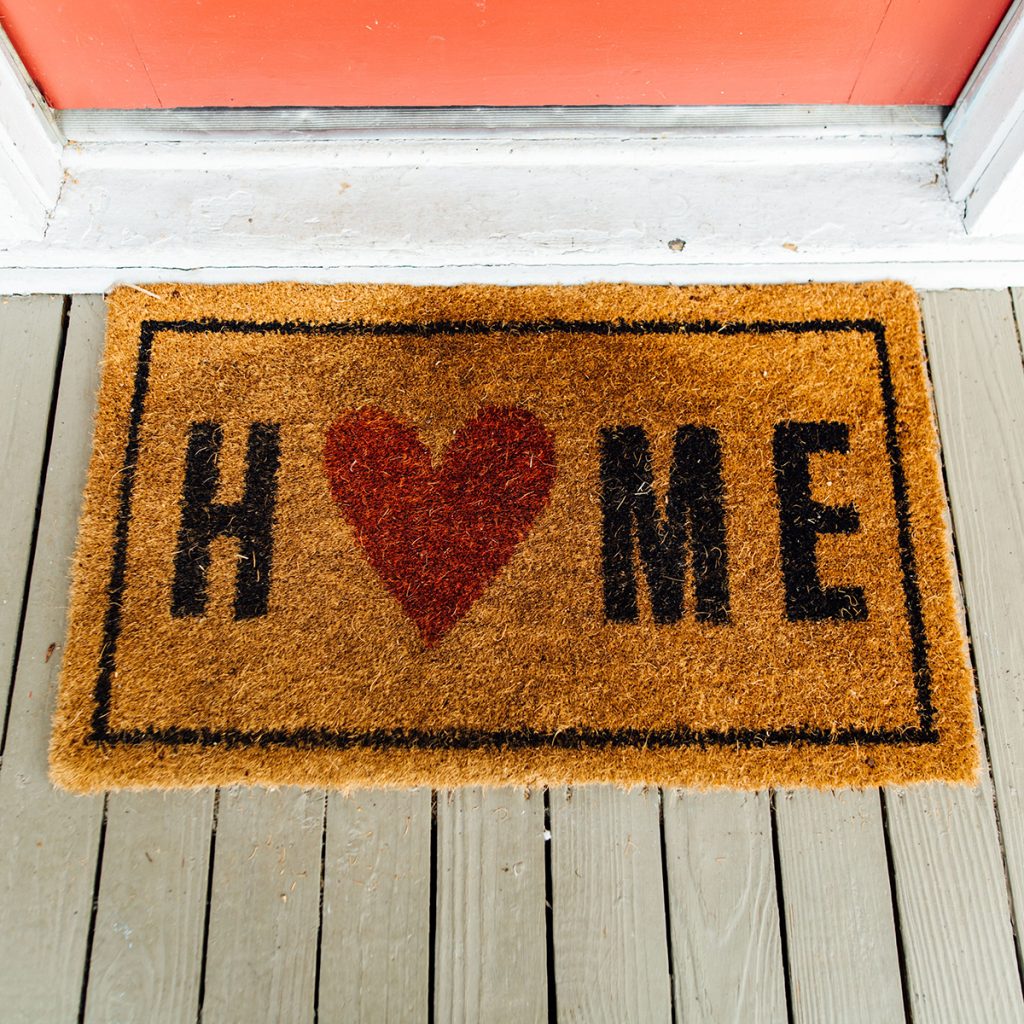 Best Heavy-Duty Doormats that Won’t Trip You Up: High-Traction Entrance Safety pexels kelly 2949992